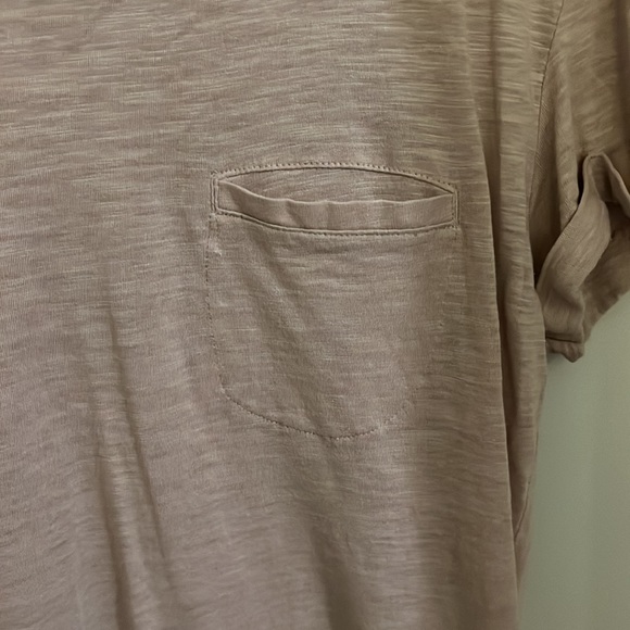 Simple pink tee - Picture 3 of 5